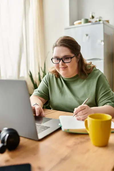 Bright, inviting space where a young woman with Down syndrome smiles while studying. — Stock Photo