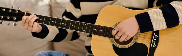 Cropped man practices playing acoustic guitar while sitting comfortably indoors, banner — Stock Photo