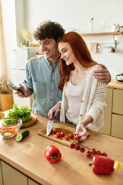 A young couple cooks together, creating joyful memories in their warm home. — Stock Photo