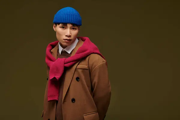 Young handsome man showcases modern fashion with vibrant accessories, exuding charisma and style. — Stock Photo
