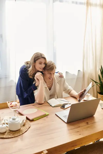 A loving couple enjoys joyful moments at home, engaged in an exciting online activity. — Stock Photo