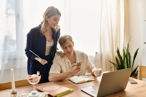 Couple sits together, engaged in conversation as they share a warm moment at home. — Stock Photo