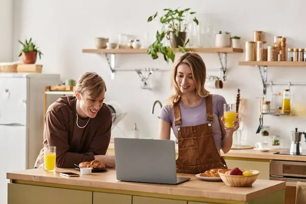 Young couple enjoys laughter and love during breakfast in their stylish home. — Stock Photo