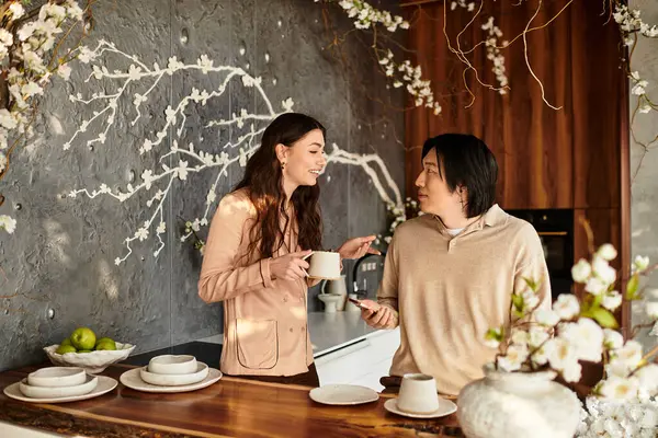 A couple shares laughter and excitement as they plan their wedding in a beautifully adorned space. — Stock Photo