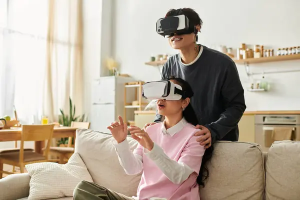 A young couple shares joyful moments while exploring virtual reality at home. — Stock Photo