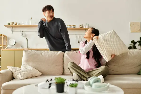A young couple engages in playful banter at home, creating a warm and cheerful atmosphere. — Stock Photo