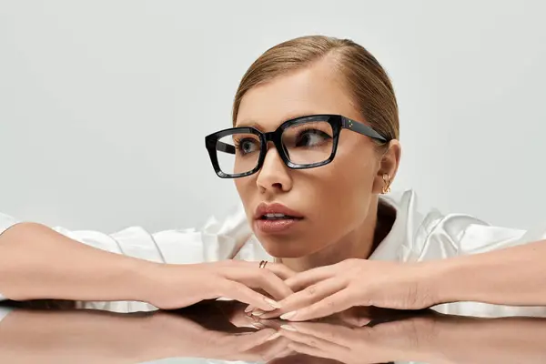 A young, beautiful woman in a chic outfit poses gracefully, showcasing her unique style. — Stock Photo