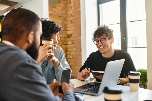 Colleagues share ideas and laughter during a creative brainstorming session in a vibrant workspace. — Stock Photo