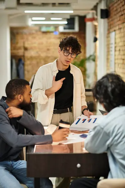 Three professionals collaborate in a modern space, brainstorming and sharing project insights. — Stock Photo