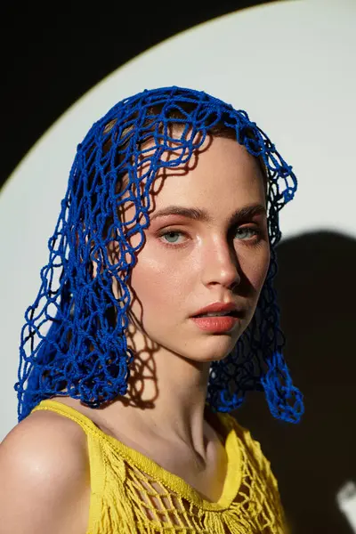 A young woman shines with beauty, her striking blue accessory enhancing her charm. — Stock Photo