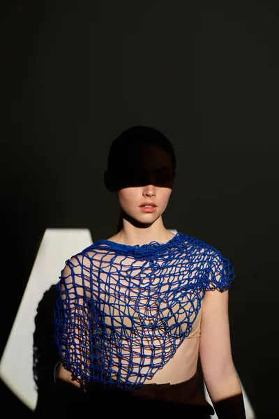 Striking young woman showcases contemporary fashion with bold colors, evoking creativity and style. — Stock Photo