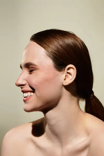 Young woman enjoys a moment of happiness, showcasing her beautiful smile and elegant profile. — Stock Photo