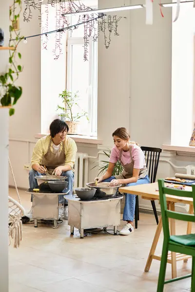 Couple joyfully engages in pottery making, sharing laughter and moments of artistic expression. — Stock Photo