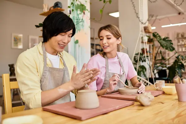 Young couple enjoys a pottery class as they craft unique pieces with love and creativity. — Stock Photo