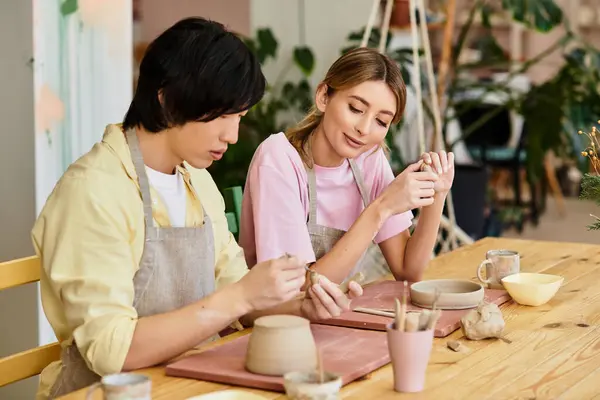 A couple joyfully makes pottery, sharing laughter and creativity in a bright studio. — Stock Photo