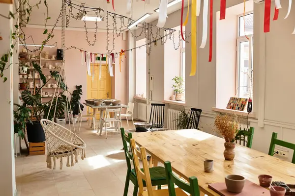 A lively pottery studio filled with handmade ceramics, colorful decor, and communal crafting areas. — Stock Photo