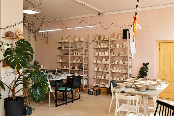 Colorful well lit studio to craft and create artistic ceramic pieces. — Stock Photo