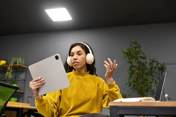 Young, stylish woman works online, showcasing modern trends and elegance in the office. — Stock Photo