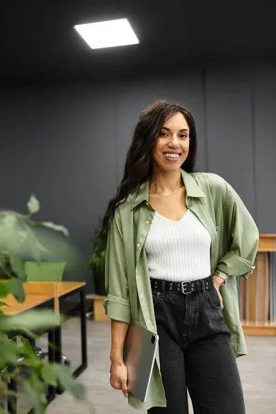 Young and beautiful woman stands in a stylish office, showcasing elegance while working. — Stock Photo