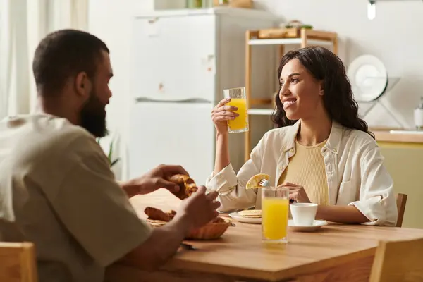 A couple enjoys a delightful breakfast together, sharing smiles and cozy moments in their home. — Stock Photo