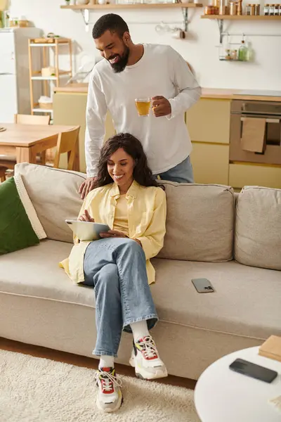 A joyful African American couple enjoys quality time together in their loving home. — Stock Photo
