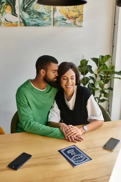 An African American couple shares intimate moments at a cafe, smiling and connecting deeply. — Stock Photo