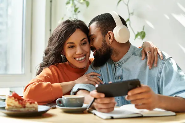 Two lovers share laughter and joy during a relaxing visit to their favorite cafe. — Stock Photo