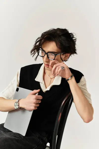 A stylish young man dressed in a fashionable outfit poses thoughtfully in a contemporary studio. — Stock Photo