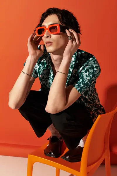 A slim young man poses confidently in trendy summer attire, exuding effortless style. — Stock Photo