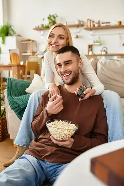 A loving couple enjoys a joyful moment together on the cozy couch at home. — Stock Photo