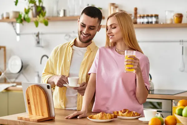 Bright kitchen filled with love as couple shares breakfast and joyful moments together. — Stock Photo