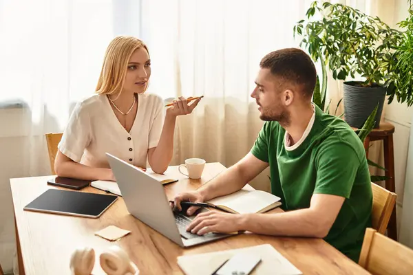 A man and woman engage in a warm conversation, collaborating on a project at home. — Stock Photo