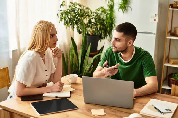 A man and woman share an intimate discussion at their home, surrounded by greenery. — Stock Photo