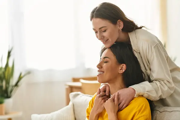 Two women share a loving moment at home, enjoying each others company in a cozy atmosphere. — Stock Photo