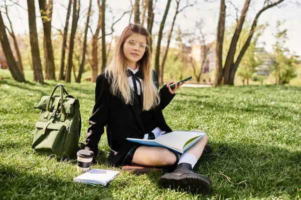 A student relaxes on the grass, reading and enjoying the nice spring weather. — Stock Photo