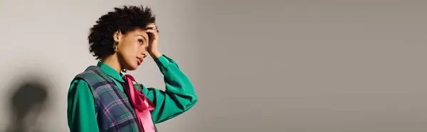 Young beautiful woman showcases trendy fashion while expressing deep contemplation and style. — Stock Photo