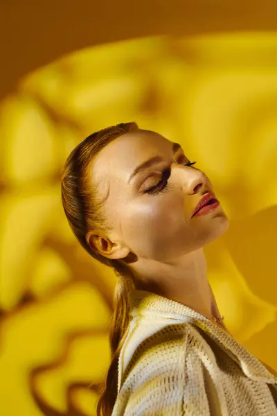 A young woman poses gracefully, her beauty enhanced by golden light and soft shadows. — Stock Photo