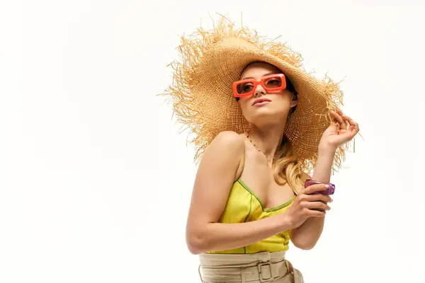 A vibrant young woman showcases her fashion sense while basking in the warm summer light. — Stock Photo