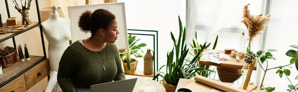 A beautiful woman is immersed in her crafting workshop surrounded by natural light and greenery. — Stock Photo