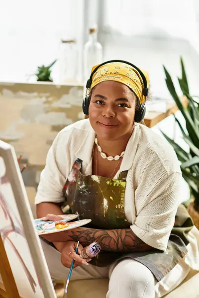 Engaging in a colorful crafting workshop, a beautiful woman immerses herself in creativity. — Stock Photo