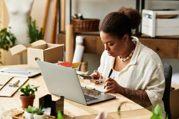 In a vibrant crafting workshop, a beautiful woman passionately creates while focused on her work. — Stock Photo