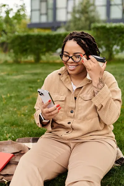 A university teacher smiles brightly as she interacts with her students on a sunny day in the park. — Stock Photo