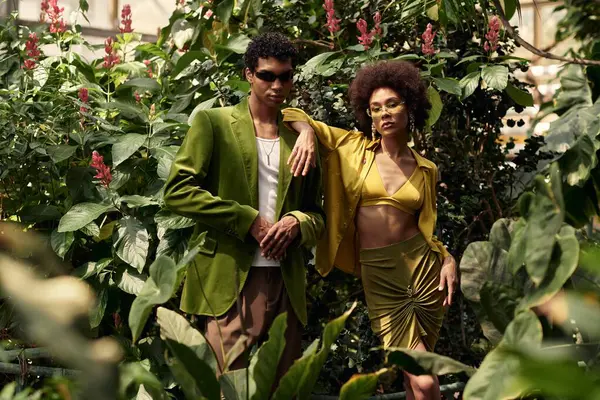 A young couple embraces lovingly in a lush greenhouse, surrounded by nature. — Stock Photo