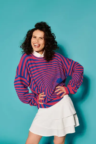 A stylish young woman with curly hair poses confidently in bold fashion. — Stock Photo