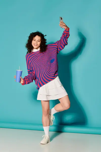 Charming young woman strikes a playful pose, highlighting her stylish outfit and joyful demeanor. — Stock Photo
