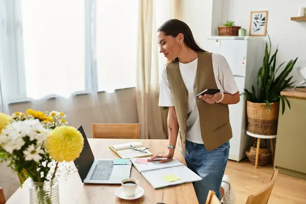 Beautiful young woman engages in work from home, surrounded by a cozy and inviting atmosphere. — Stock Photo