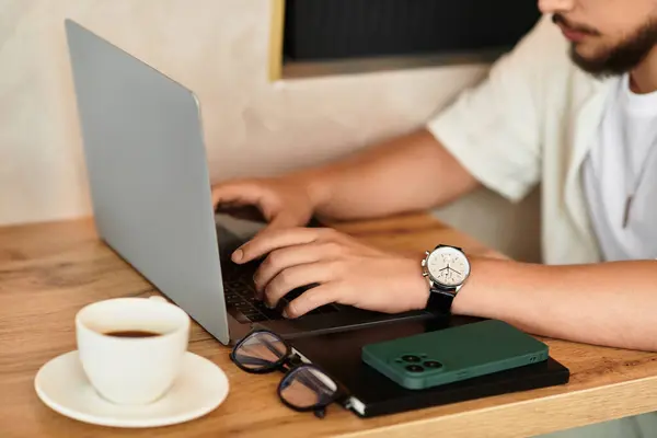 Freelancer immersed in work at cafe during summer, laptop open and coffee cup nearby. — Stock Photo