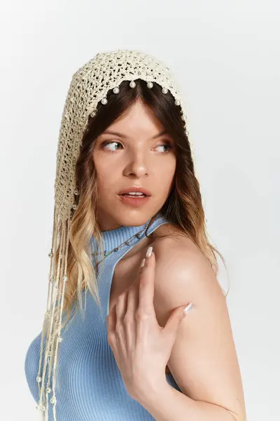 A young beautiful woman with flowing hair wears a trendy crochet hat, embracing summer spirit. — Stock Photo