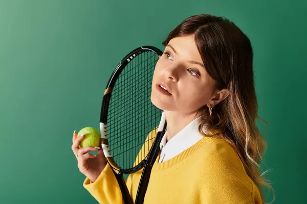 A young, beautiful woman holds a tennis racket and ball, capturing the essence of summer joy. — Stock Photo
