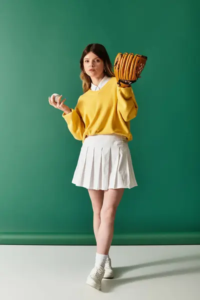 Confident young woman embraces summer style while preparing to play baseball in a lively atmosphere. — Stock Photo